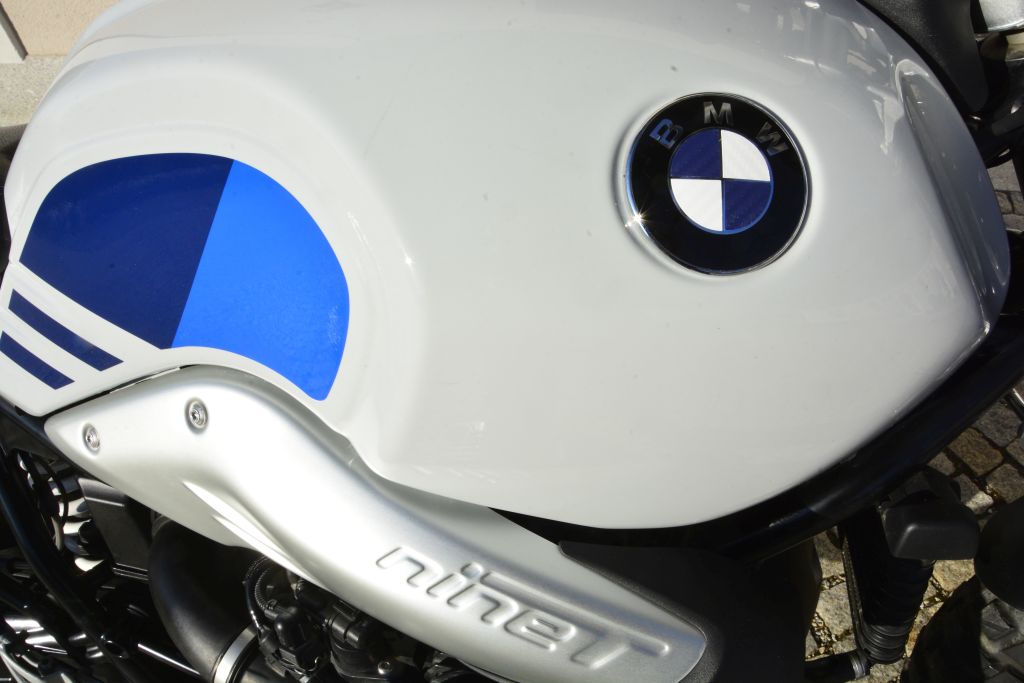 Emblem Ecken in Carbon passend für alle BMW Modelle - Decus Shop