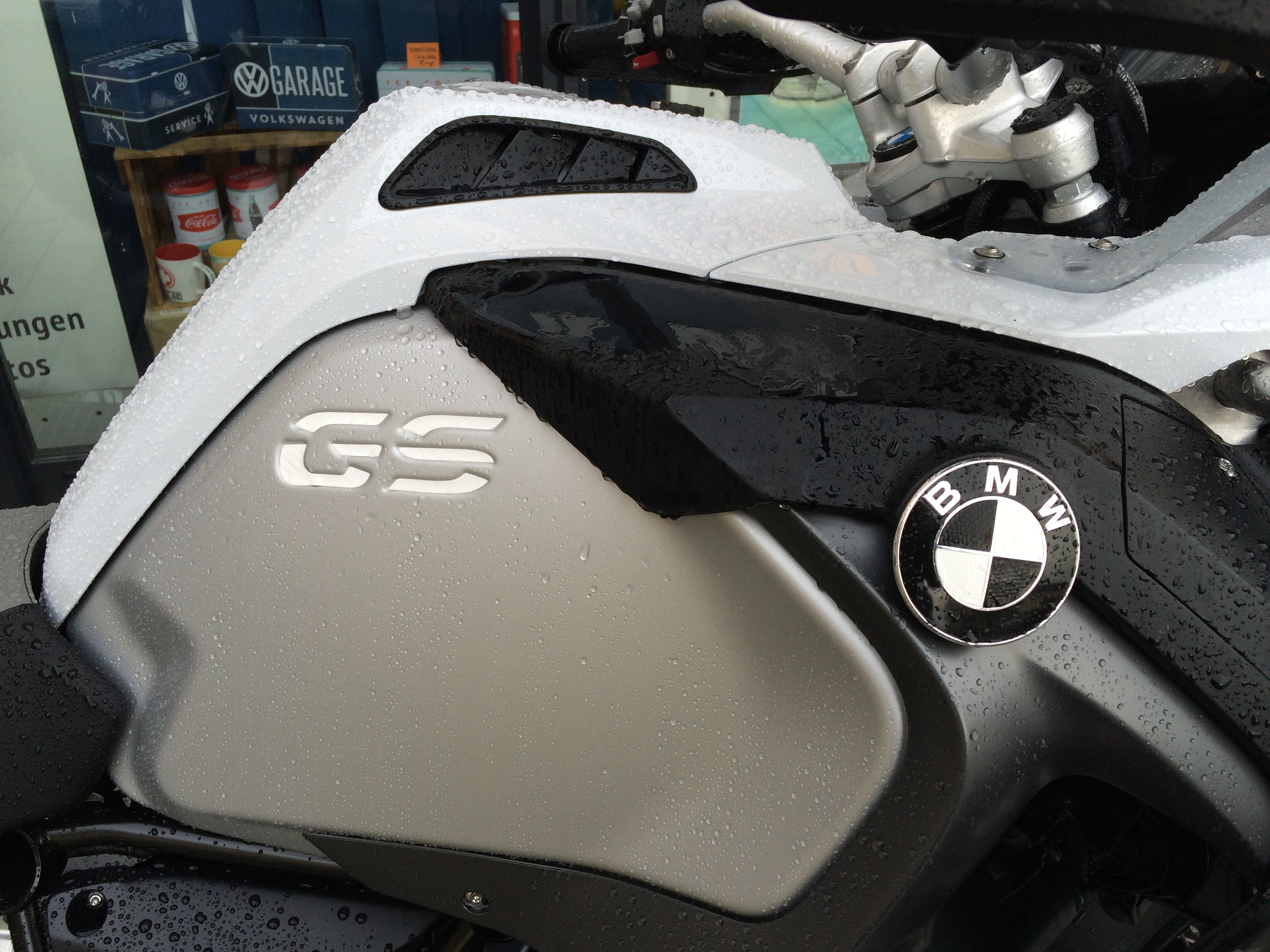 GS Carbon Emblem Eckenset (Links+Rechts) + Gratis Gabelbrücken Set in 4 Farben lieferbar - GS Magazin