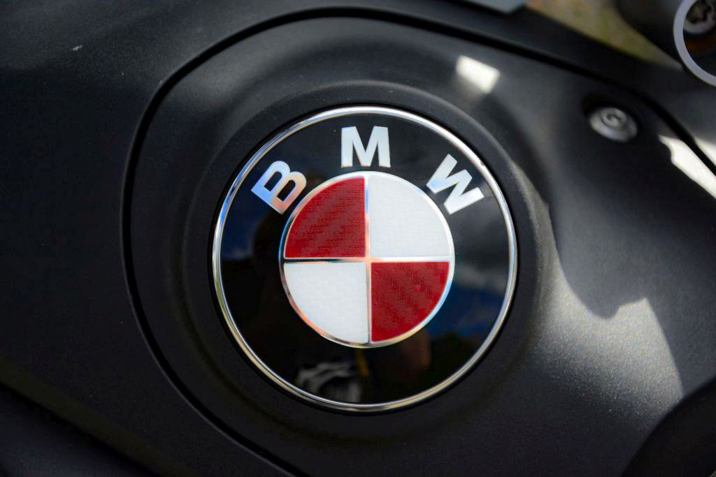 GS Carbon Emblem Eckenset (Links+Rechts) + Gratis Gabelbrücken Set in 4 Farben lieferbar - GS Magazin